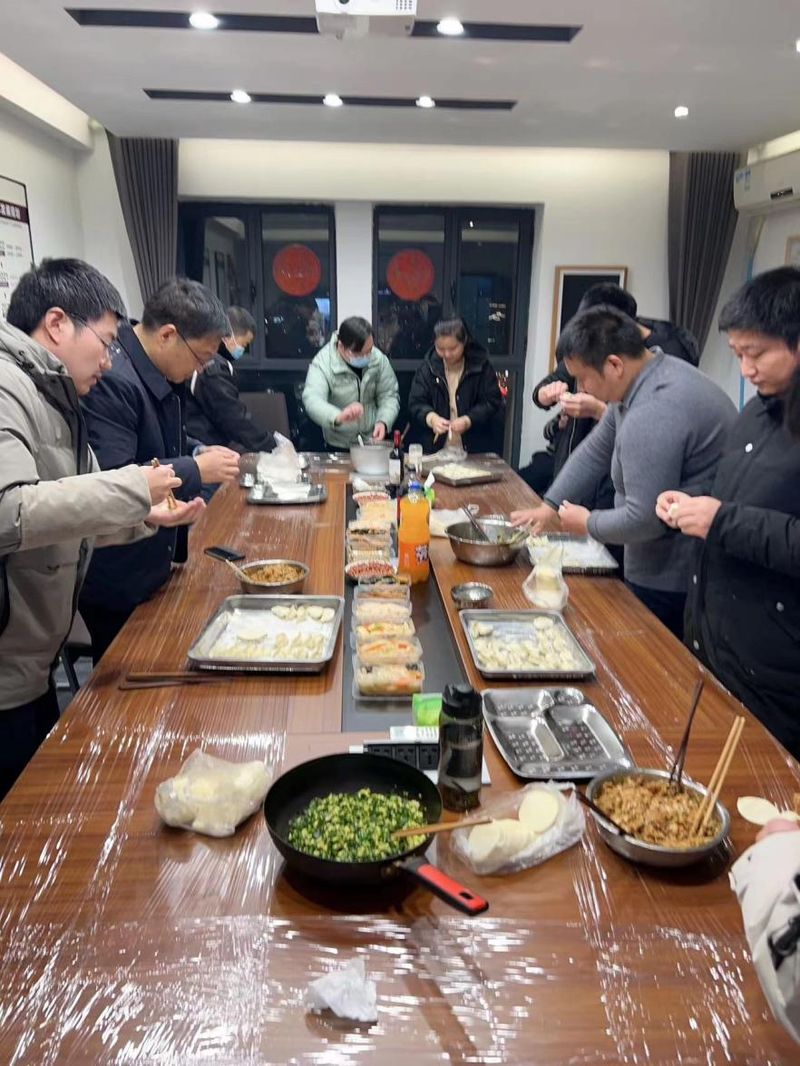 通達軟件公司組織開展“情暖冬至，餃香飄逸”冬至包餃子活動